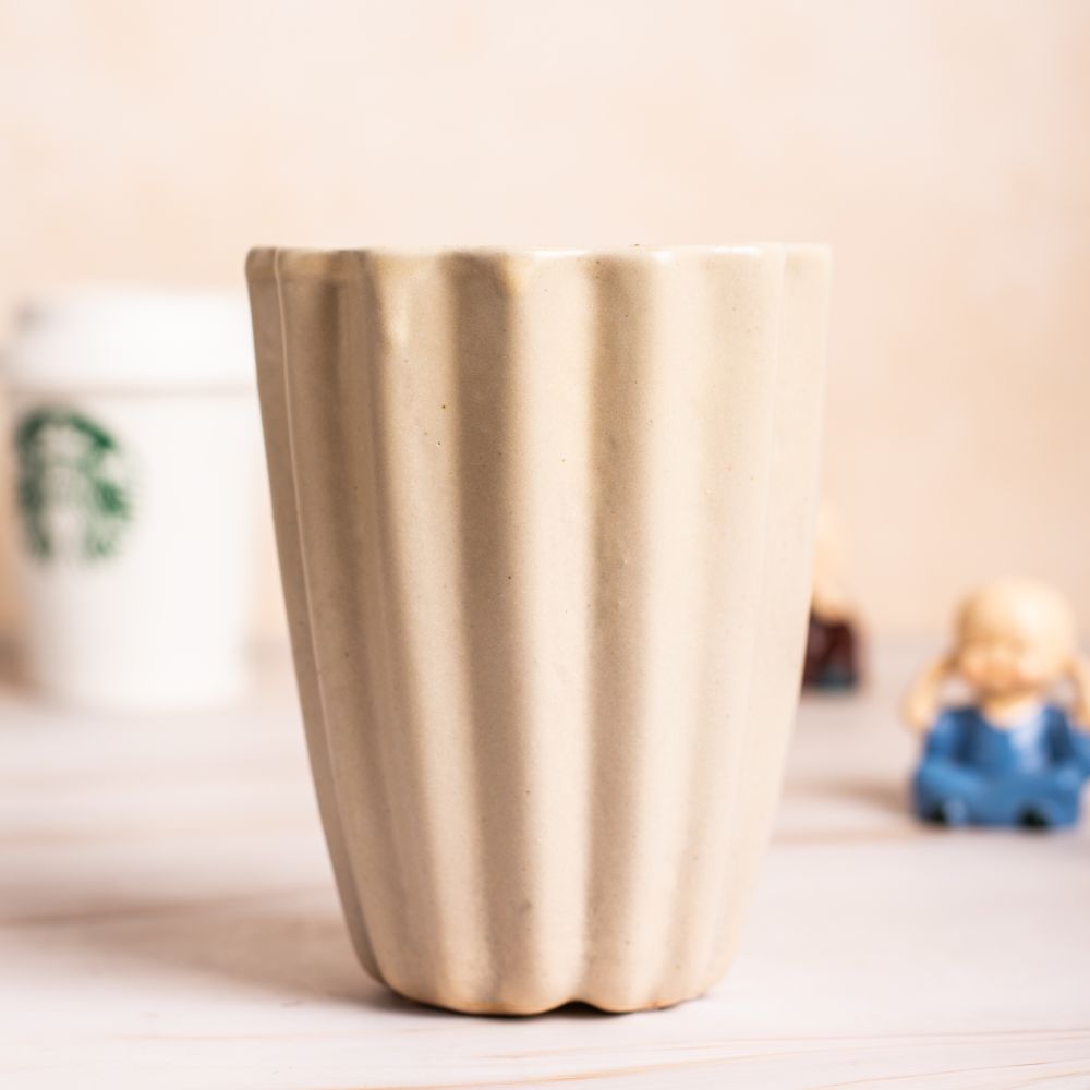 Tumbler Cream Colour Planter